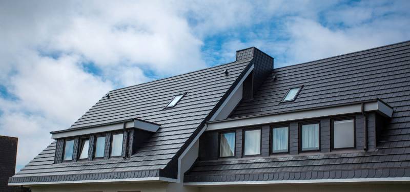 Fabricant et distributeur de fenêtres de toit en aluminium pour vérandas et toitures en France.