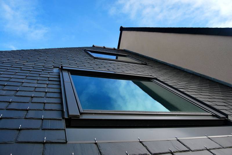 Fabricant et distributeur de fenêtres de toit en aluminium pour vérandas et toitures en France.