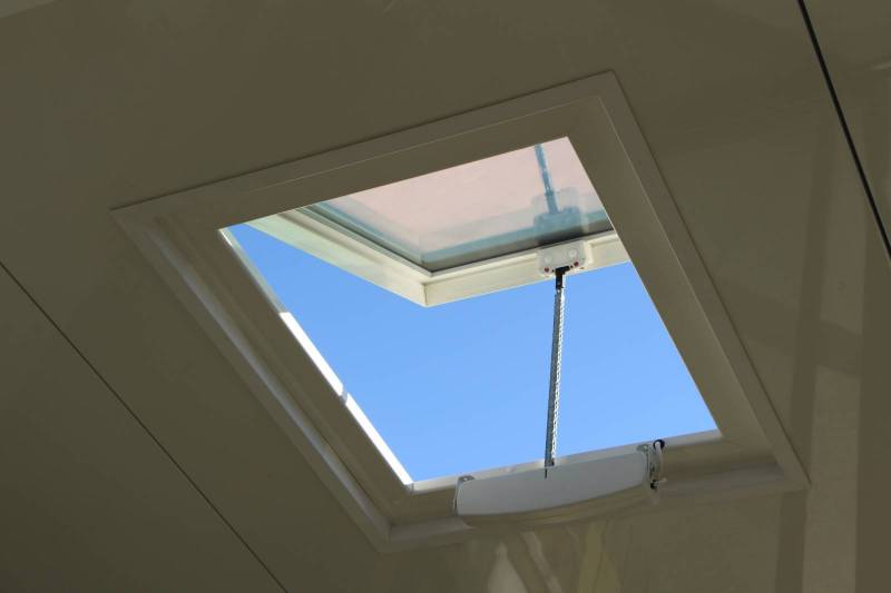 Distributeur de fenêtre de toit facile à installer en France