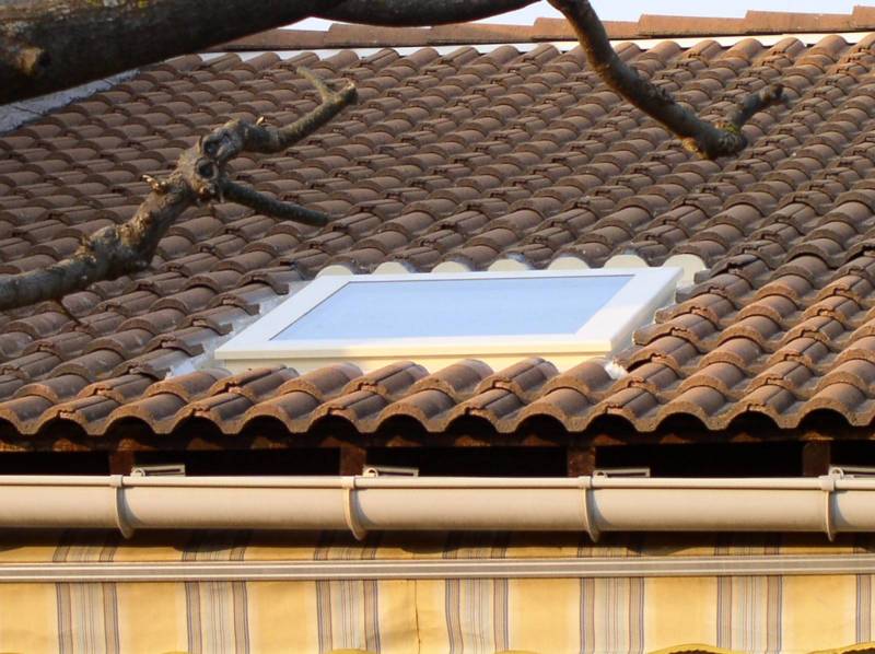 Fabrication et distribution de fenêtre de toit sur mesure