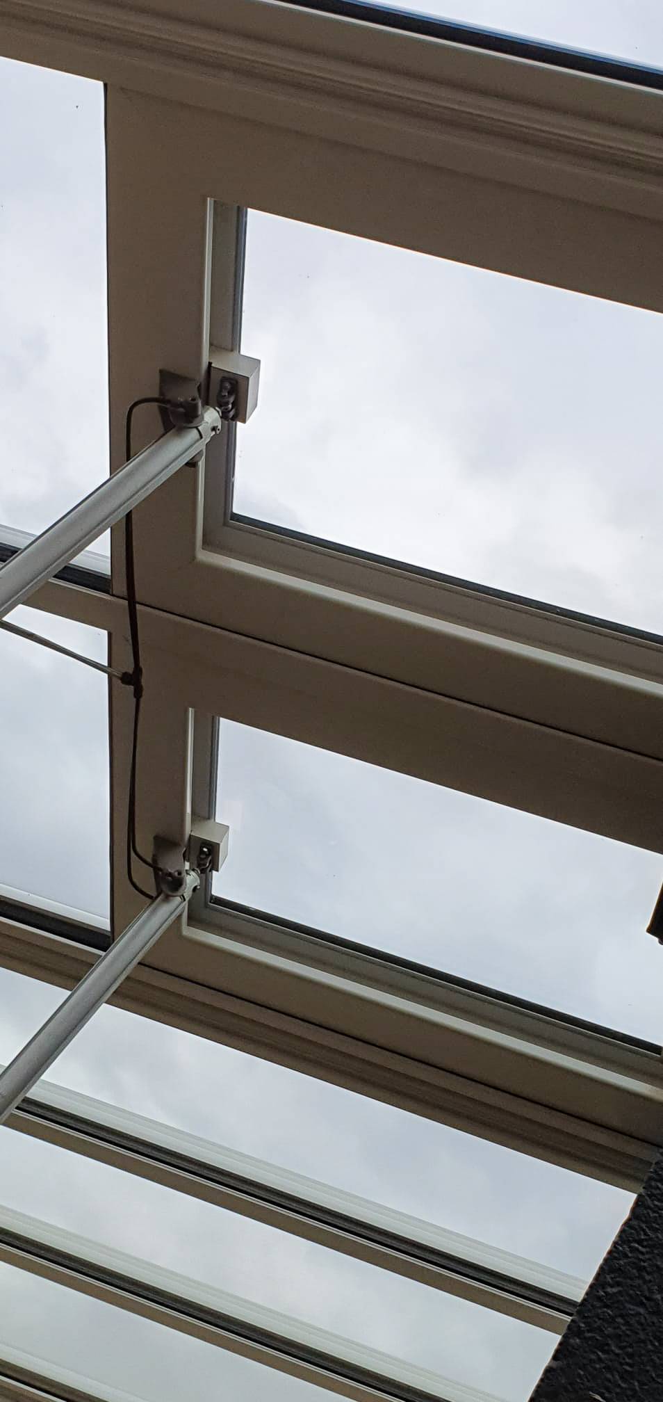 Fenêtres de toit FENTOP sur mesure, installation facile distribuées dans le Gard et partout en France