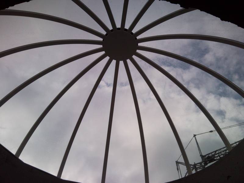 Fabrication d'une fenêtre de toit dôme en aluminium pour toiture