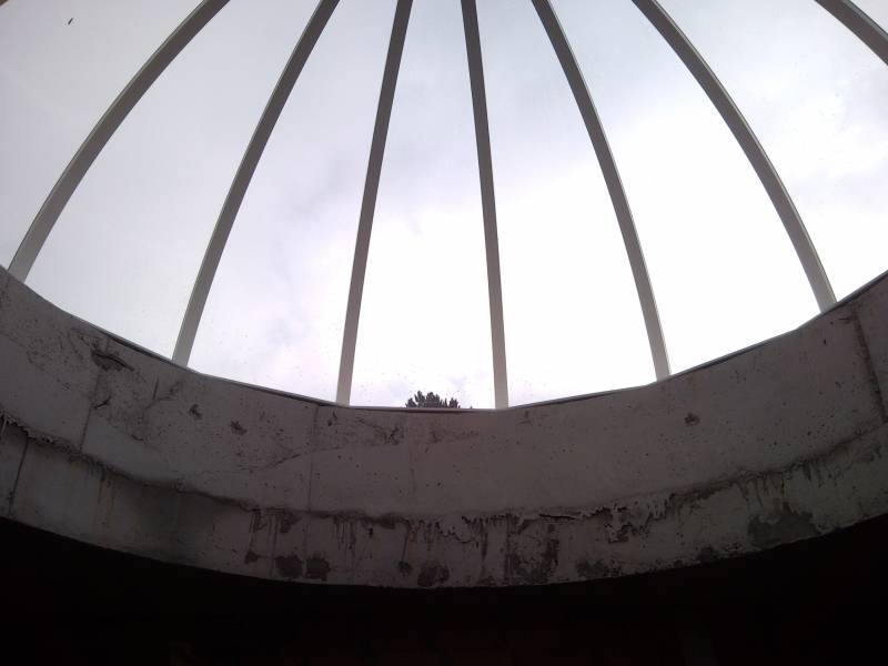 Fabrication d'une fenêtre de toit dôme en aluminium pour toiture